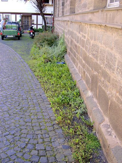 Kirche rechts vorher