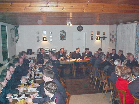 Ein gut gef�llter Saal zur JHV der FFW mit Aktiven, Passiven, F�rdernden und G�sten