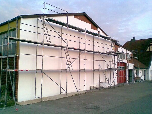 Westseite Halle - hochwertige D&auml;mmung